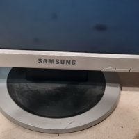 Монитор Samsung 710N, снимка 2 - Монитори - 39596798