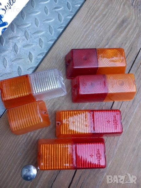 стъкла и тела (основи) за стоп-габарит-мигач на трактор юмз/мтз/т40/т16/т25, снимка 1