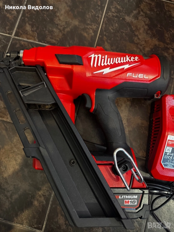 Такер Milwaukee акумулаторен безчетков 18 V, 5 Ah, за гвоздеи 50-90 мм, M18, снимка 1