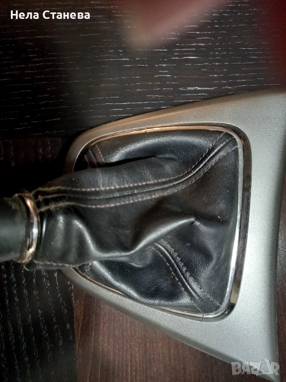 Продавам пластмасова конзола с маншон за скоростен лост на СРВ4,дизел,ръчка,2013г., снимка 1