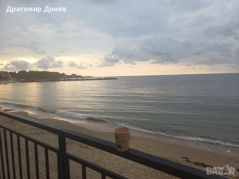 Тристаен обзаведен апартамент с ниска такса под на метри от морският бряг в Равда., снимка 1