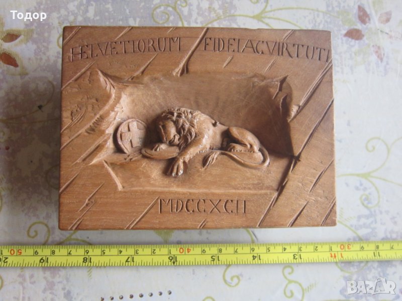 Дървен герб корона лъв , снимка 1