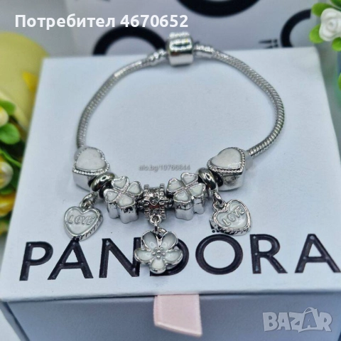 Гривна “White Blossom Charm”