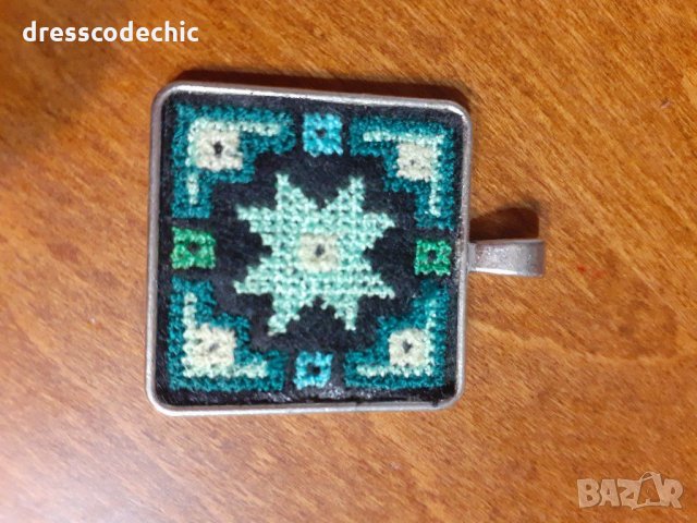 Колие с бродирана шевица , снимка 17 - Колиета, медальони, синджири - 31774929