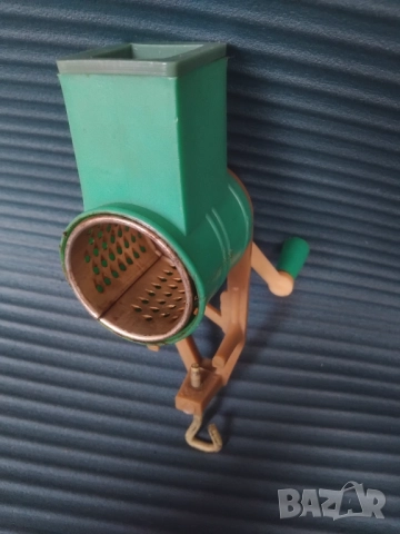 Ръчна Машинка За млене / смилане / рендосване  на ядки, плодове, зеленчуци