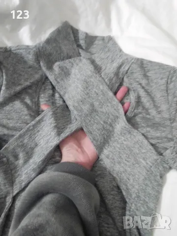 Интересен комплект-маркова блуза с кръстоска, пола и луксозни чорапи с диамантено сърце, снимка 3 - Костюми - 49031190