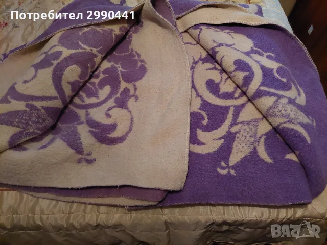 одела две еднакви