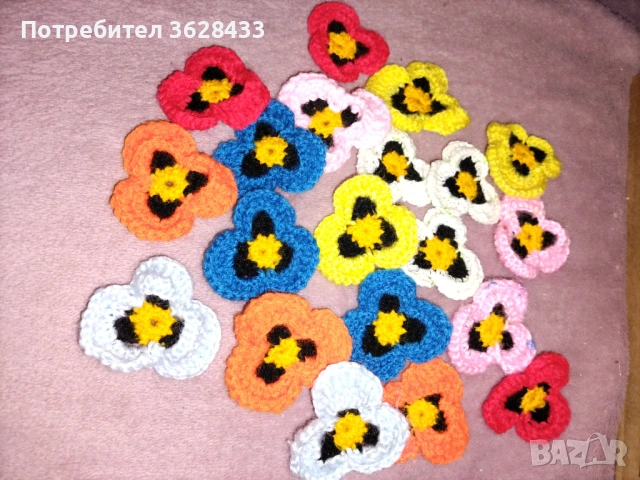 Теменужки 20 броя ръчно плетени за мартеници и други проекти, снимка 4 - Други - 53214578