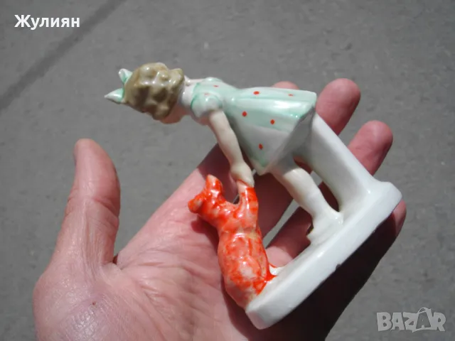 СТАР ПОРЦЕЛАН МОМИЧЕ С КУЧЕ МАРКИРАН, снимка 5 - Антикварни и старинни предмети - 49870740