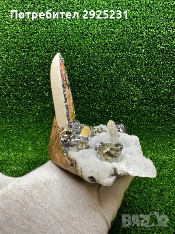 Ръчно изработена икона на Исус Христос с естествени кристали – пирит, галенит и кварц, снимка 7 - Икони - 54091445