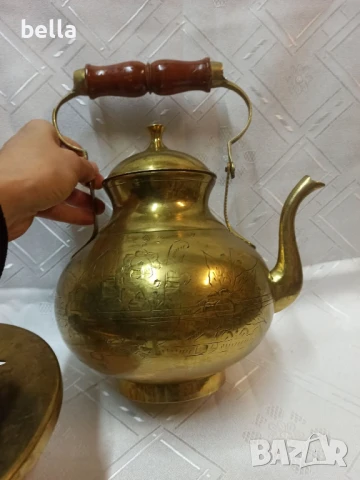 Бронзов голям чайник ,ръчна изработка -калайдисан отвътре ръчно гравиран, поставкан и спиртник, снимка 10 - Антикварни и старинни предмети - 50747831