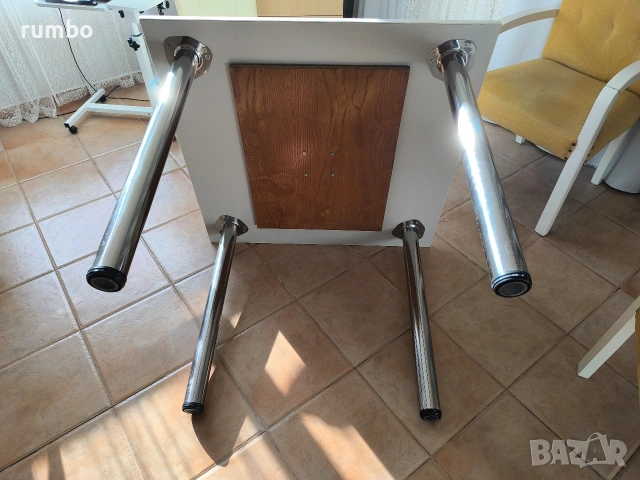 Продавам кухненска маса 90/90/730мм, снимка 4 - Маси - 53140675