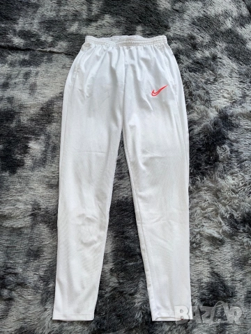 Бял спортен анцуг Nike Dri-fit , снимка 2 - Спортни дрехи, екипи - 54248760