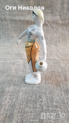 Порцеланова фигура, снимка 2 - Антикварни и старинни предмети - 51230236