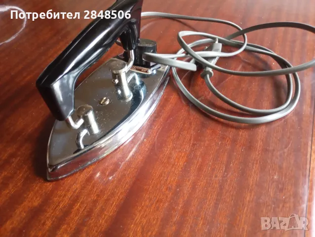 Ретро мини туристическа сгъваема ютия.Размери 8,5см/19см.Произведена в Германия.Бързонагряваща., снимка 3 - Антикварни и старинни предмети - 50381444