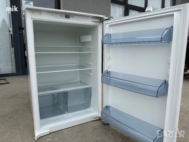 Малък хладилник AEG  за вграждане , снимка 5 - Хладилници - 54147756