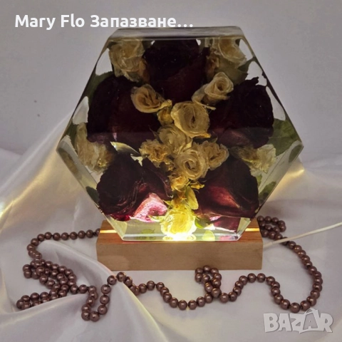 LED лампа Хексагон, Епоксидна смола, Червени рози и Еустома, снимка 2 - Декорация за дома - 52787690