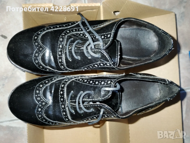 Продавам два чифта дамски обувки и кожени ботуши 