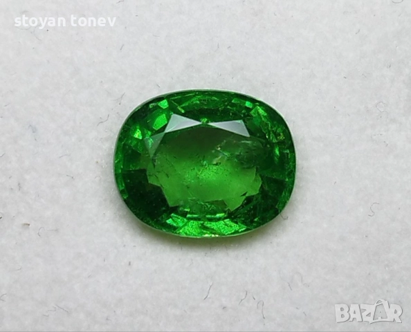 Рядък цаворит гранат в голям размер 4.66кт.! GIA сертификат! Нов!, снимка 10 - Други - 51815286