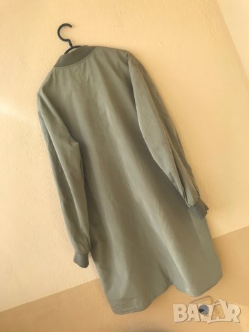 Тънко яке Bershka- L, снимка 6 - Палта, манта - 30326126