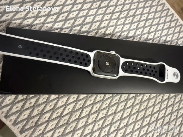 Apple Watch SE Nike edition 40mm, снимка 4 - Apple iPhone - 52549086