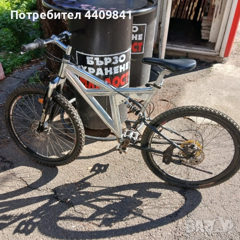 алуминиев спортен велосипед 26 цола оut door born to run 21 скорости предни и задни амортисьори 