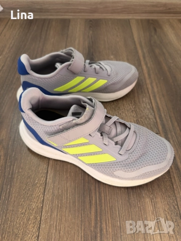 маратонки Adidas, снимка 3 - Детски маратонки - 56345649