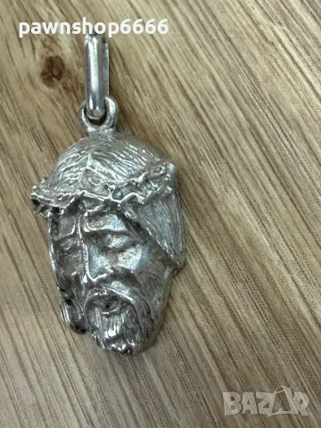 Сребърна висулка с лика на Исус Христос