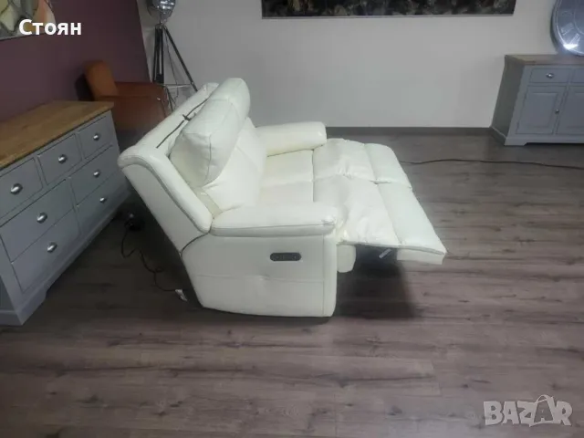 Светло кремав кожен диван двойка с електрически релаксиращ механизъм, снимка 8 - Дивани и мека мебел - 49329685