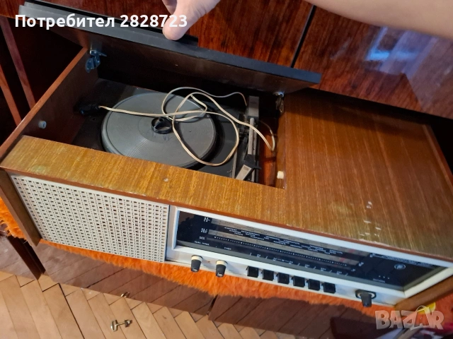 продавам стар радио-грамофон, снимка 2 - Антикварни и старинни предмети - 54062739