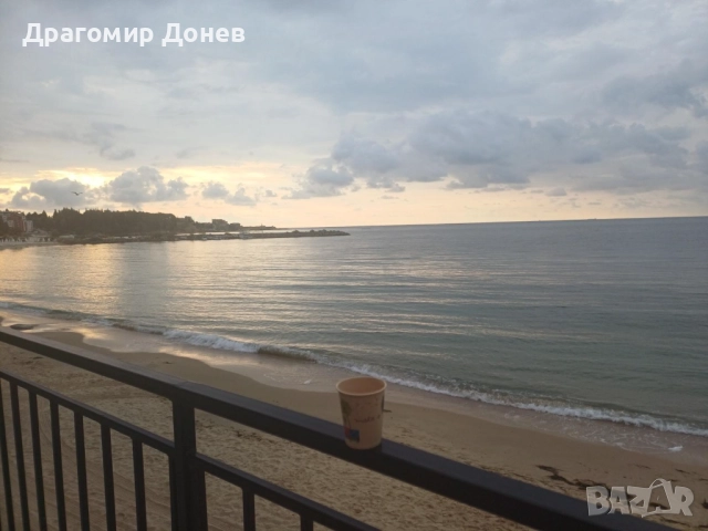 Тристаен обзаведен апартамент с ниска такса под на метри от морският бряг в Равда., снимка 1