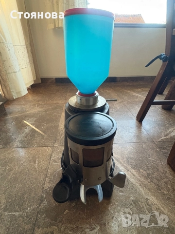 Продадавам професионална кафемелачка, снимка 3 - Обзавеждане за заведение - 52509354