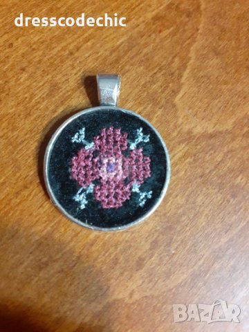 Колие с бродирана шевица , снимка 4 - Колиета, медальони, синджири - 31774929