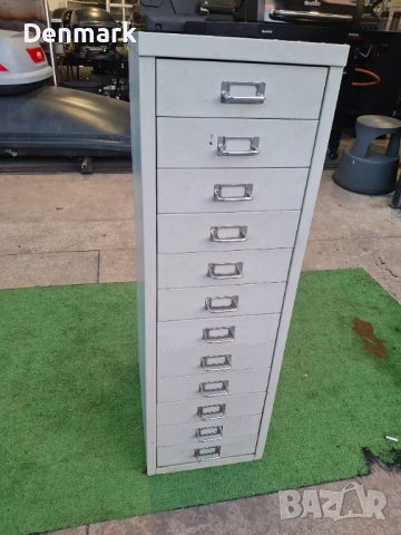 Метално шкафче за инструменти 