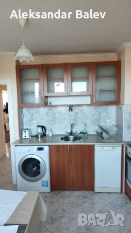 Продавам ПДЧ кухненски шкафове с вградена фурна и котлони – много добро състояние