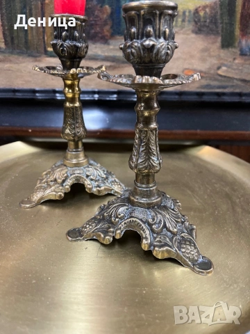 Двойка свещници с богата орнаментика Месинг или бронз Усещат се тежки и стоят масивно , снимка 2 - Декорация за дома - 53050696