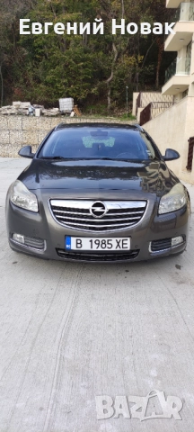 Продавам Опел Инсигния 2011 с автоматична скоростна кутия.