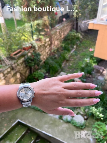 Сребрист дамски часовник с блестящи камъчета около циферблата ❤️, снимка 5 - Дамски - 52413641