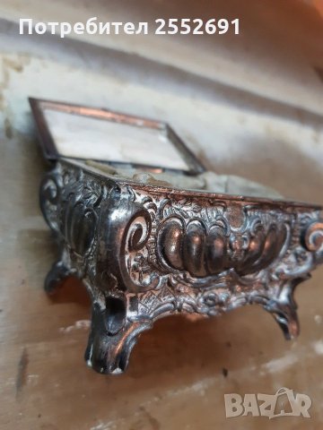 Малка ракла , снимка 2 - Антикварни и старинни предмети - 31527795