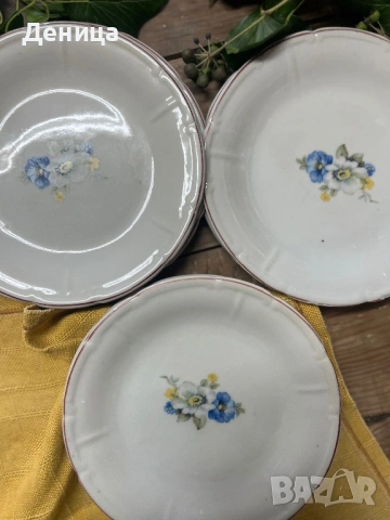Видински десертни чинийки с едни от най-харесваните цветенца за декорация. 6 бр десертни чинийки-17 , снимка 3 - Сервизи - 53236645