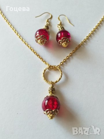 Прелестен комплект колие и обици с рубинено червени мъниста и изящни орнаменти в цвят Антично злато, снимка 3 - Бижутерийни комплекти - 32126652