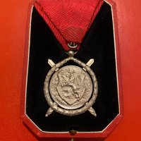 Орден медал за заслуга Цар Борис III 3 трети с кутия, снимка 2 - Антикварни и старинни предмети - 42899001