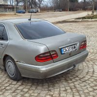Mercedes-Benz E 200 CDI, снимка 2 - Автомобили и джипове - 44370249