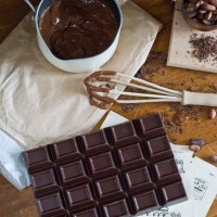 Черен шоколад КАКАО 70% БЛОК 1,800кг. Какаови зърна от Еквадор, кафява нерафинирана тръстикова захар, снимка 3 - Обзавеждане за заведение - 44614605