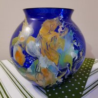 Стъклена рисувана ваза на Нови пазар, снимка 1 - Други стоки за дома - 39432225
