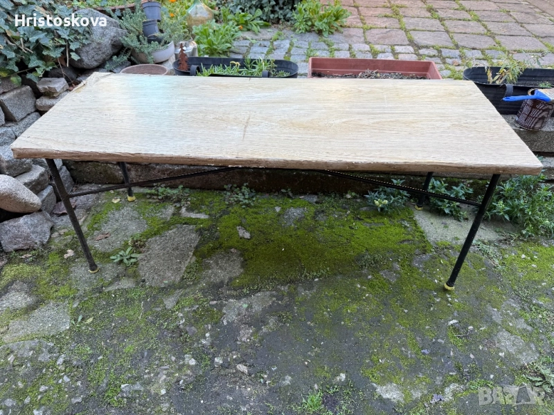 Маса с метална конструкция, снимка 1