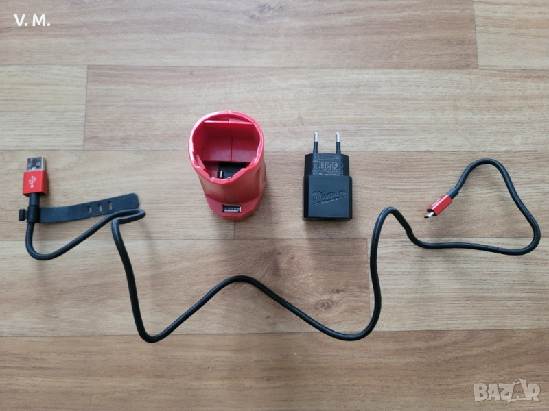 Milwaukee M12 TCBH зарядно устройство с USB което става на powerbank, снимка 1