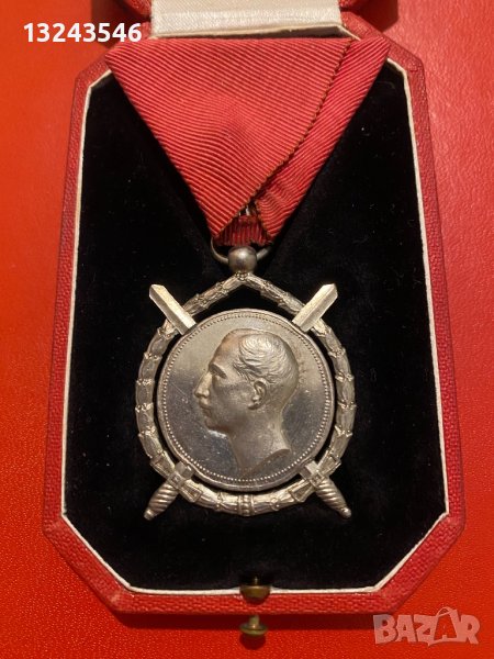 Орден медал за заслуга Цар Борис III 3 трети с кутия, снимка 1