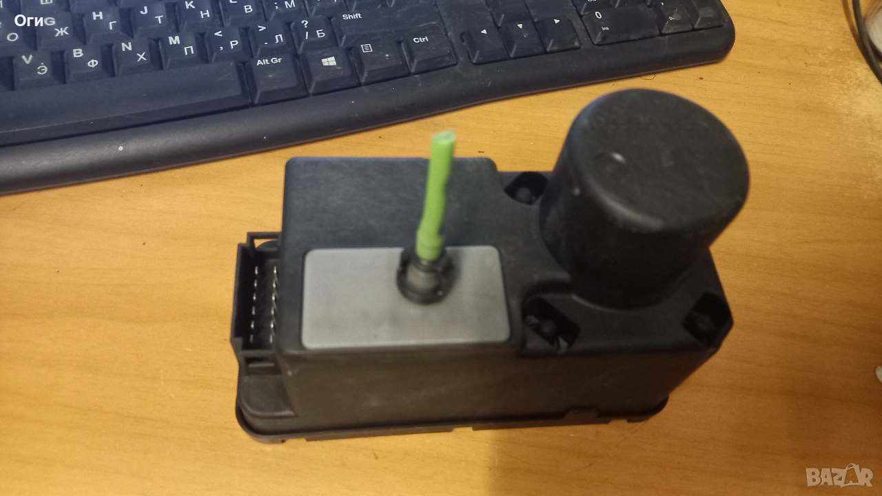 Вакуум помпа централно заключване за Фолксваген Пасат В4 и Голф 3 1H0 962 257 E, снимка 1