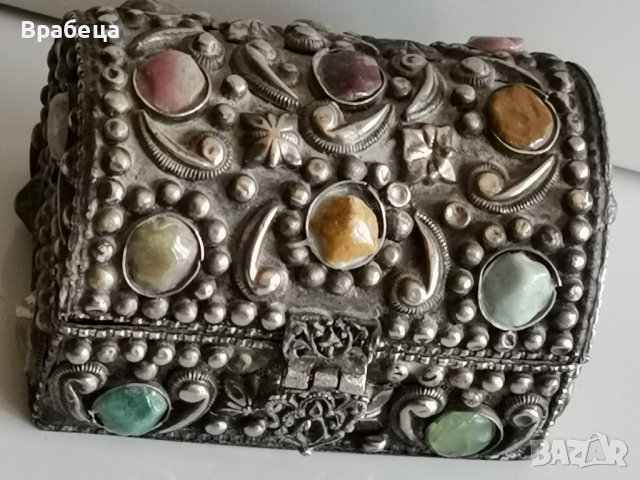 Възрожденска кутийка за бижута 